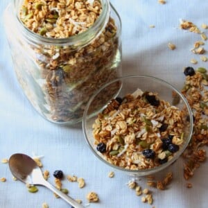 pumpkin seed granola with dried blueberries