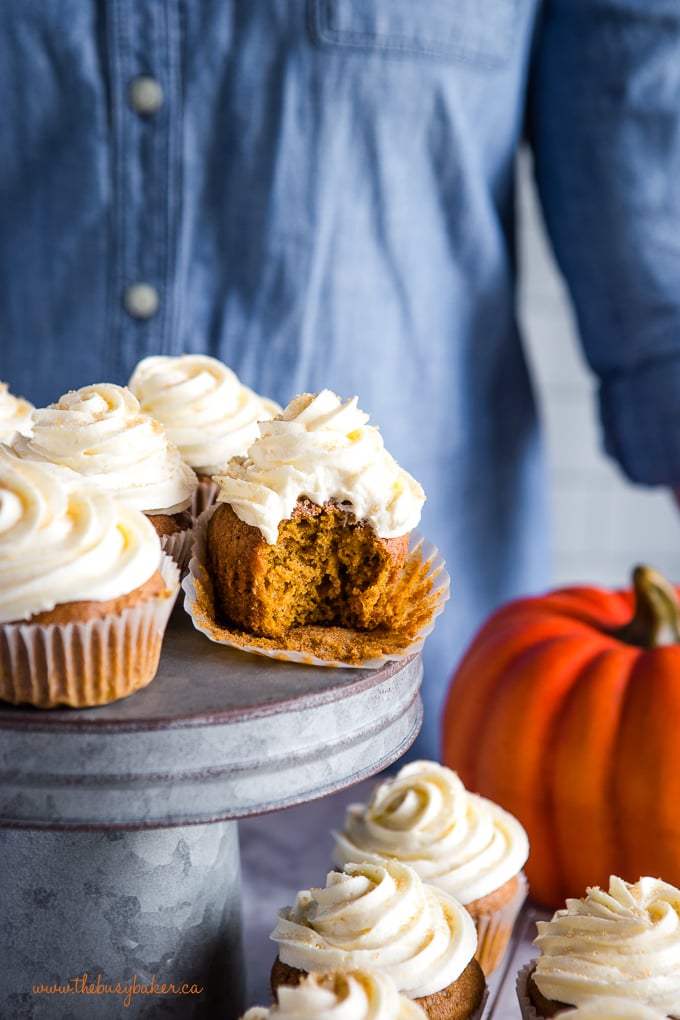 pumpkin spice cupcakes with pumpkin