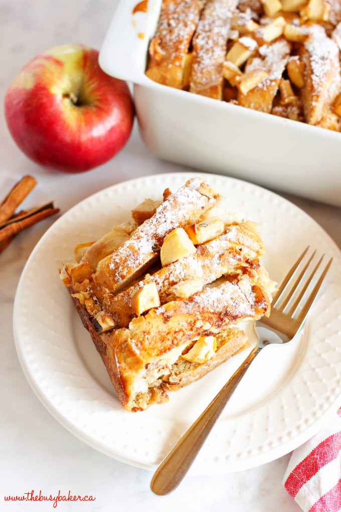 This Apple Cinnamon French Toast Casserole is the perfect holiday breakfast entertaining recipe made with fresh apples, pecans, and served with maple syrup! Recipe from thebusybaker.ca! #holidaybreakfastrecipe #holidayrecipe 