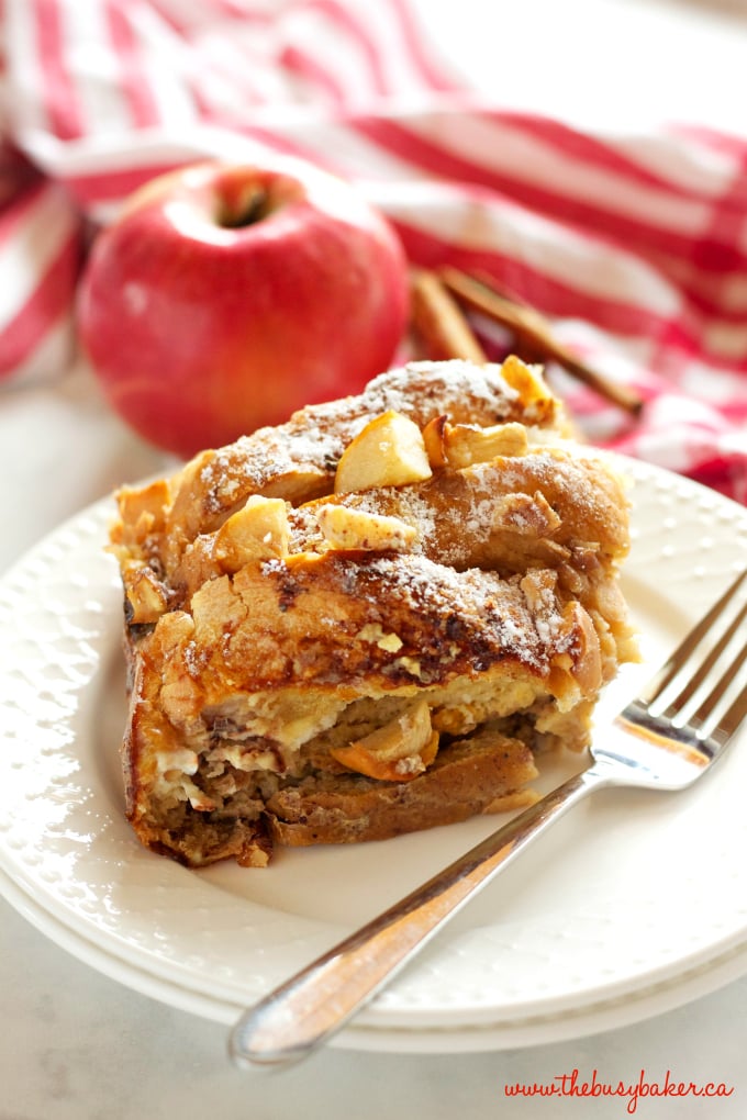 This Apple Cinnamon French Toast Casserole is the perfect holiday breakfast entertaining recipe made with fresh apples, pecans, and served with maple syrup! Recipe from thebusybaker.ca! #holidaybreakfastrecipe #holidayrecipe 