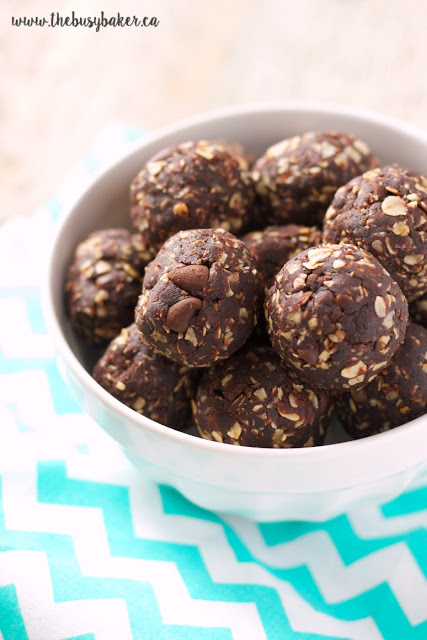 These Dark Chocolate Peanut Butter Energy Bites are the perfect healthy snack for on the go. Recipe from thebusybaker.ca!