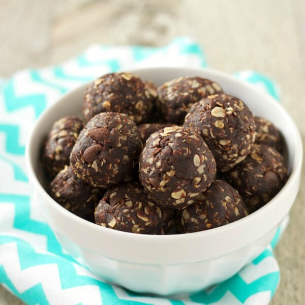 Dark Chocolate Peanut Butter Energy Bites - The Busy Baker