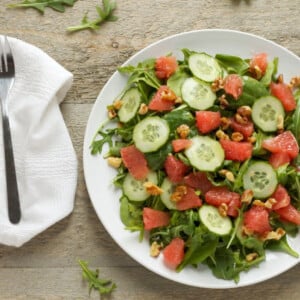 healthy arugula salad with grapefruit