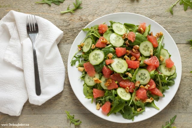 healthy arugula salad with grapefruit