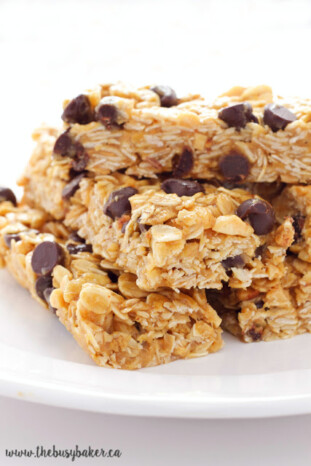 Peanut Butter Chocolate Chip Granola Bars Recipe | The Busy Baker