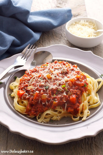 Slow Cooker Bolognese Sauce by www.thebusybaker.ca