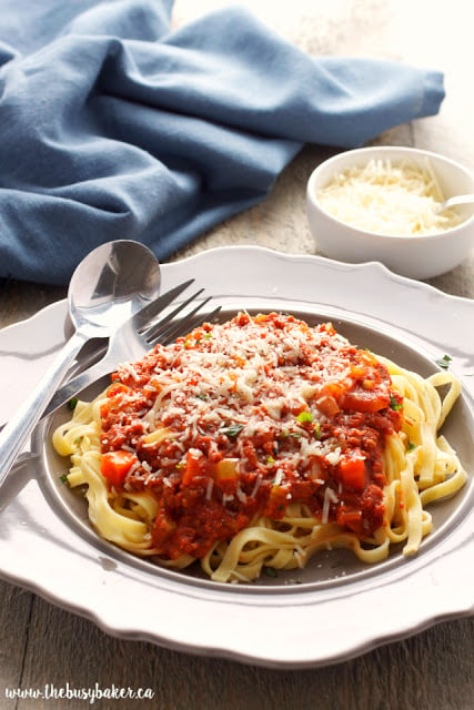 Slow Cooker Bolognese Sauce by www.thebusybaker.ca