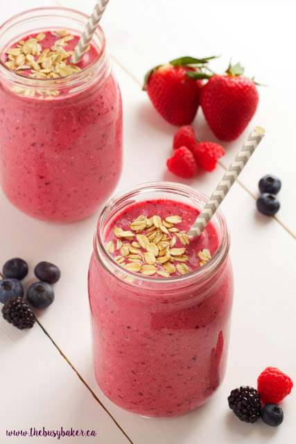 This Berry Banana Oat Smoothie is the perfect dairy-free breakfast full of delicious fruit and a healthy dose of whole grains! Recipe from thebusybaker.ca! #glutenfree #berrybananasmoothie #easybreakfast #fibersmoothie