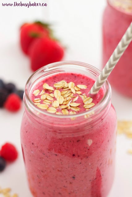 This Berry Banana Oat Smoothie is the perfect dairy-free breakfast full of delicious fruit and a healthy dose of whole grains! Recipe from thebusybaker.ca! #glutenfree #berrybananasmoothie #easybreakfast #fibersmoothie