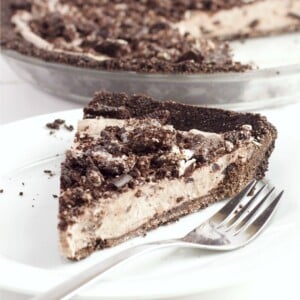 No Bake Oreo Cheesecake Pie