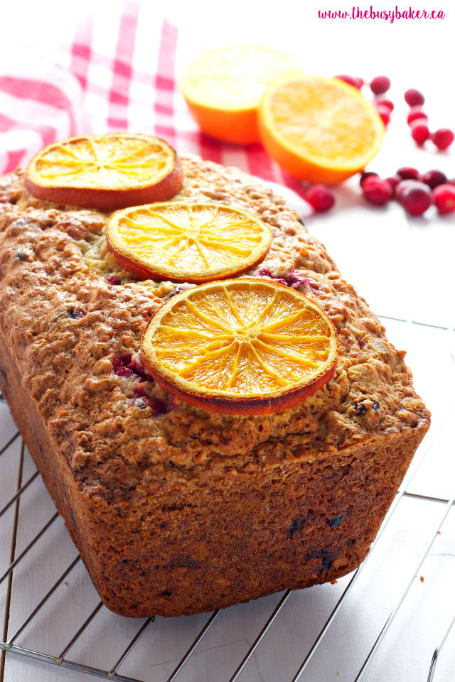 This Cranberry Orange Oatmeal Bread is the perfect sweet snack! And it's such an easy recipe! www.thebusybaker.ca