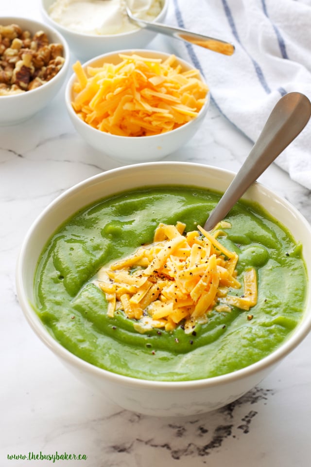 This Healthy 3 Ingredient Broccoli Soup is the perfect healthy recipe that's fat-free and packed with nutrition! Recipe from www.thebusybaker.ca