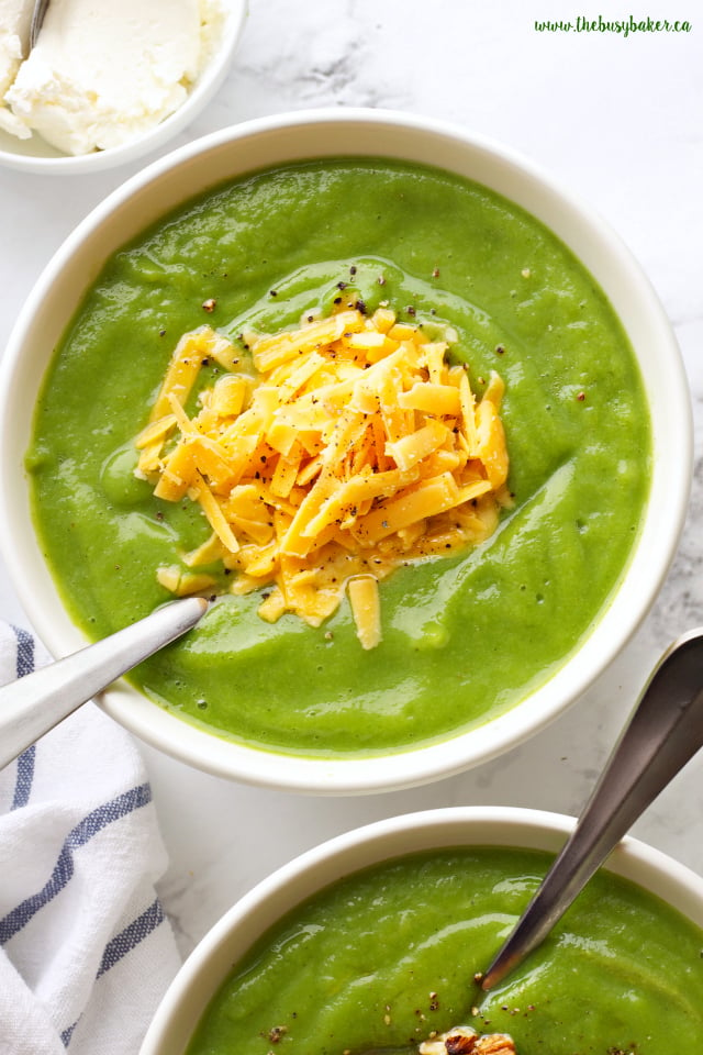 This Healthy 3 Ingredient Broccoli Soup is the perfect healthy recipe that's fat-free and packed with nutrition! Recipe from www.thebusybaker.ca