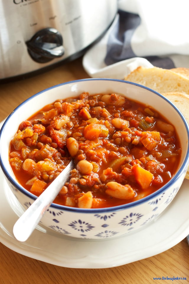 Try this Crock Pot Vegetarian Chili for a deliciously easy and healthy meal! Recipe from www.thebusybaker.ca