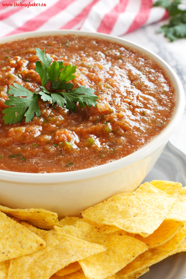 Easy Restaurant Style Salsa is SO easy to make and perfect for dipping! www.thebusybaker.ca
