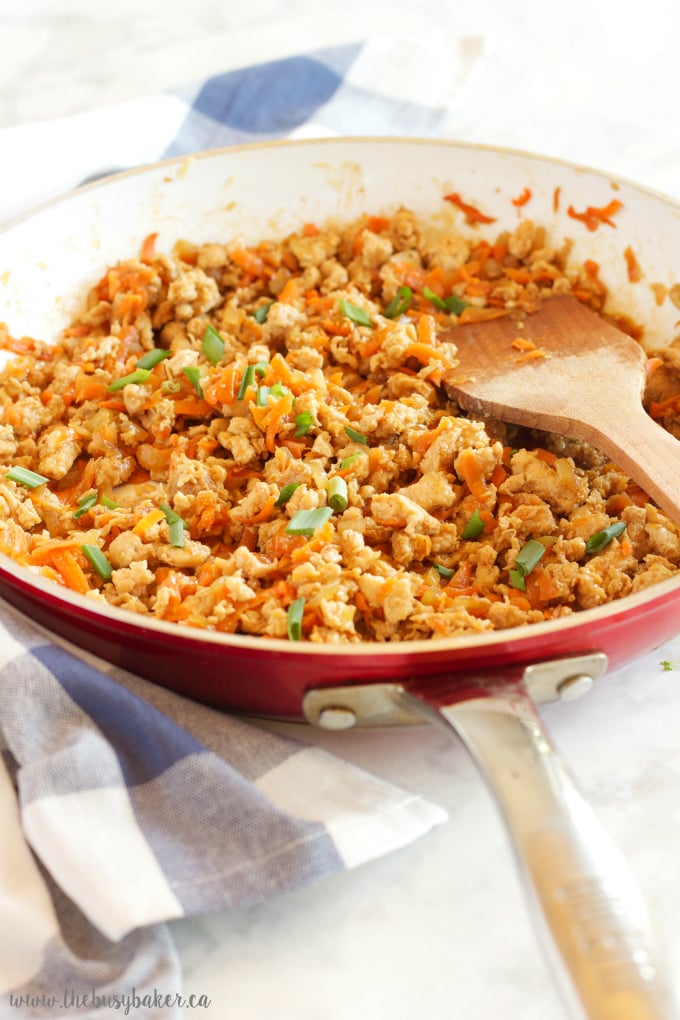 These Easy Teriyaki Chicken Rice Bowls make the perfect weeknight meal - on the table in 15 minutes! Recipe from thebusybaker.ca!