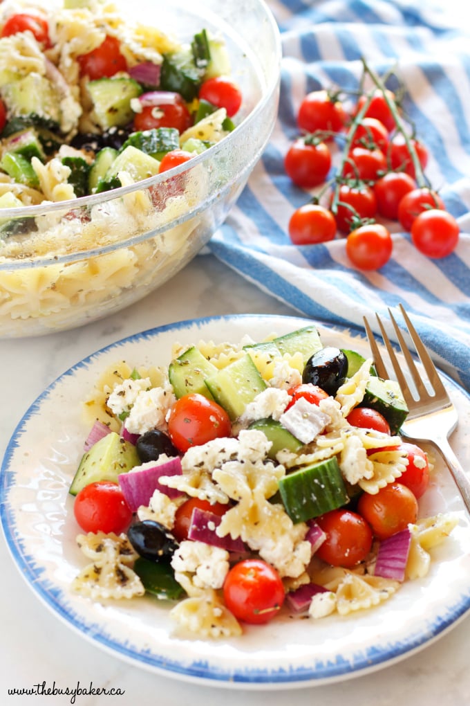 This Quick and Easy Greek Pasta Salad is the perfect easy summer side dish recipe made from healthy ingredients, and bursting with authentic Greek flavors! Recipe from thebusybaker.ca!