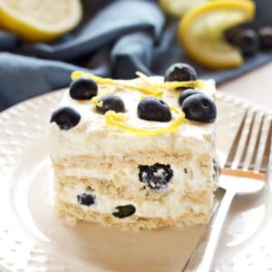 This No Bake Lemon Blueberry Icebox Cake is the perfect summer dessert made from only 5 simple ingredients, featuring a creamy, sweet lemon filling and fresh, juicy blueberries! Recipe from thebusybaker.ca!