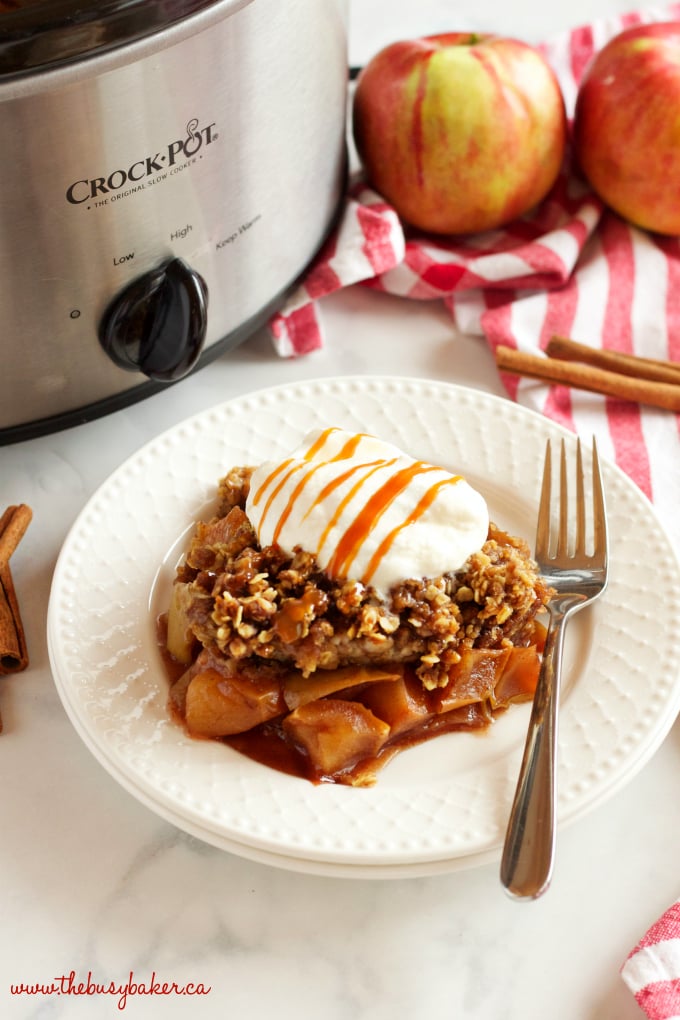 This Slow Cooker Apple Crisp recipe is an easy fall dessert made with fresh apples and a few basic pantry ingredients in the slow cooker or Crock Pot! Recipe from thebusybaker.ca!