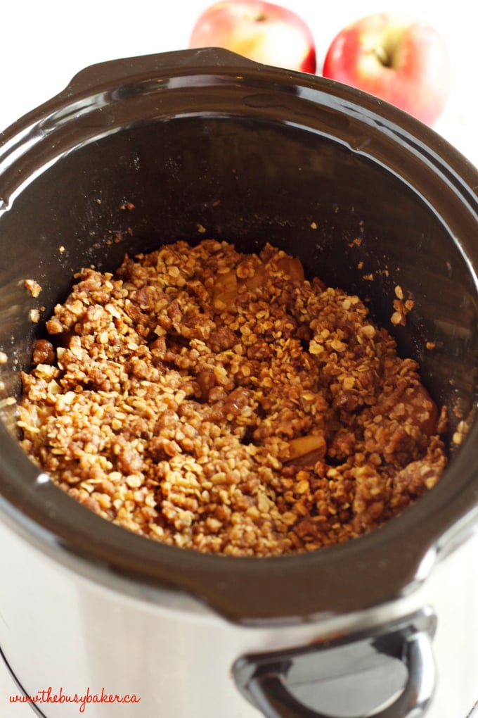 This Slow Cooker Apple Crisp recipe is an easy fall dessert made with fresh apples and a few basic pantry ingredients in the slow cooker or Crock Pot! Recipe from thebusybaker.ca!