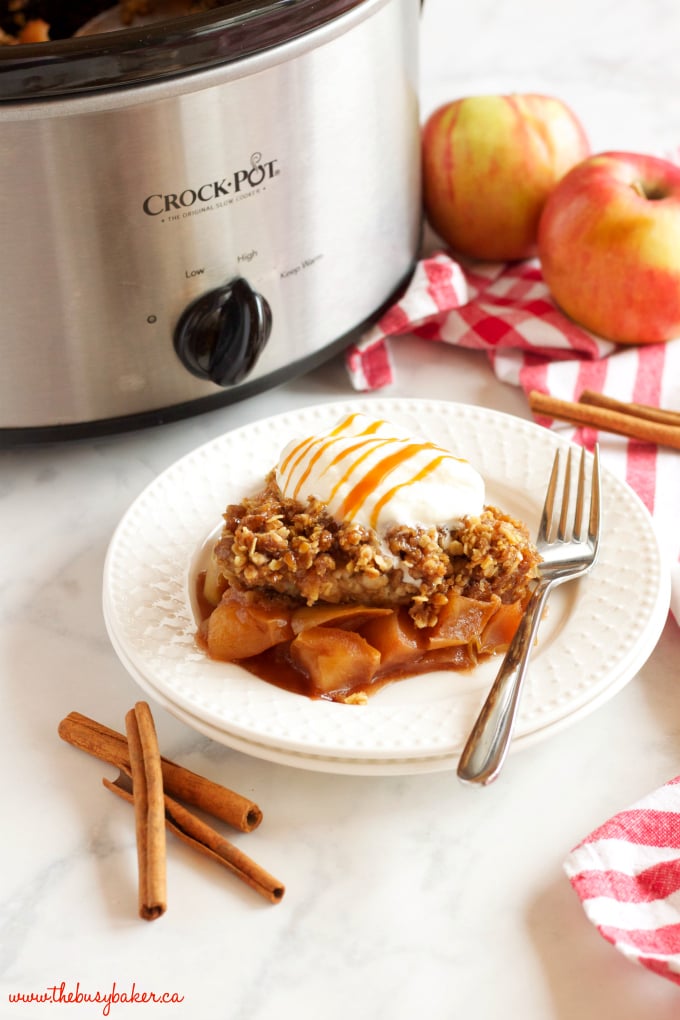 This Slow Cooker Apple Crisp recipe is an easy fall dessert made with fresh apples and a few basic pantry ingredients in the slow cooker or Crock Pot! Recipe from thebusybaker.ca!