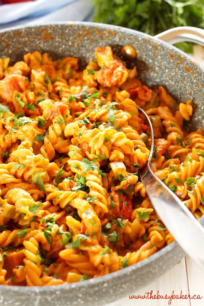 This Creamy One-Pot Chicken Enchilada Pasta is the perfect easy weeknight family meal made with simple ingredients in 30 minutes or less! Recipe from thebusybaker.ca! #easyfamilymeal #familymeal #weeknightmeal #onepotpasta #enchiladapasta