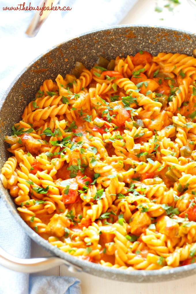 This Creamy One-Pot Chicken Enchilada Pasta is the perfect easy weeknight family meal made with simple ingredients in 30 minutes or less! Recipe from thebusybaker.ca! #easyfamilymeal #familymeal #weeknightmeal #onepotpasta #enchiladapasta