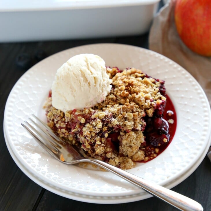 How to Make Easy Apple Berry Fruit Crisp - The Busy Baker