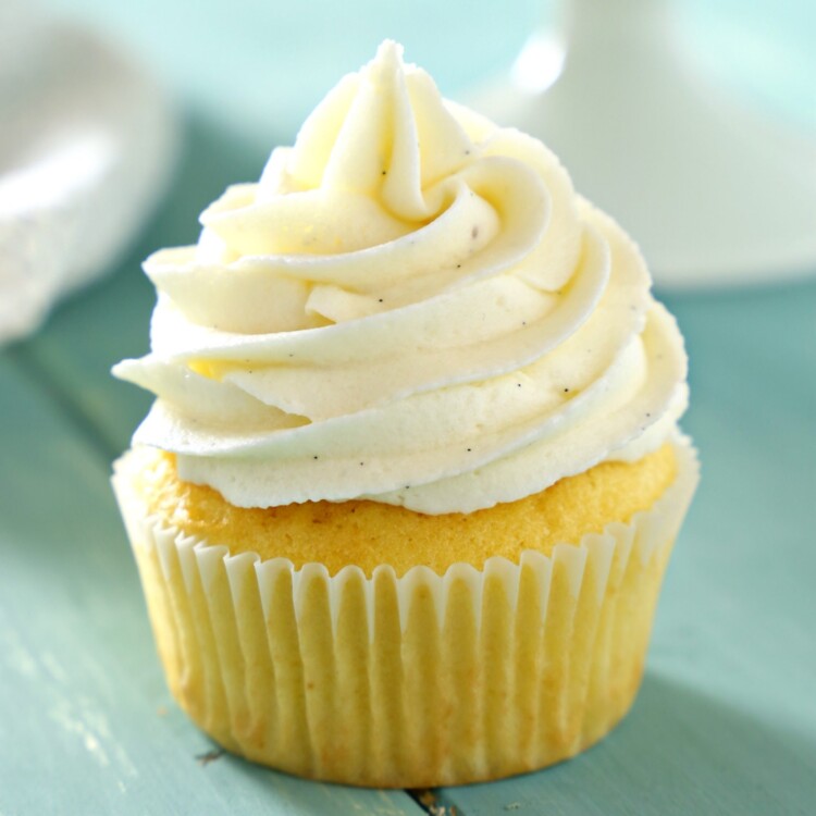 vanilla bean cupcake with vanilla buttercream frosting