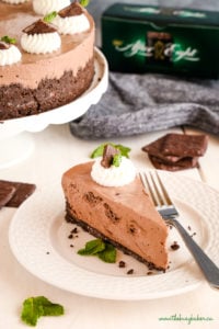 no bake cheesecake topped with after dinner mints