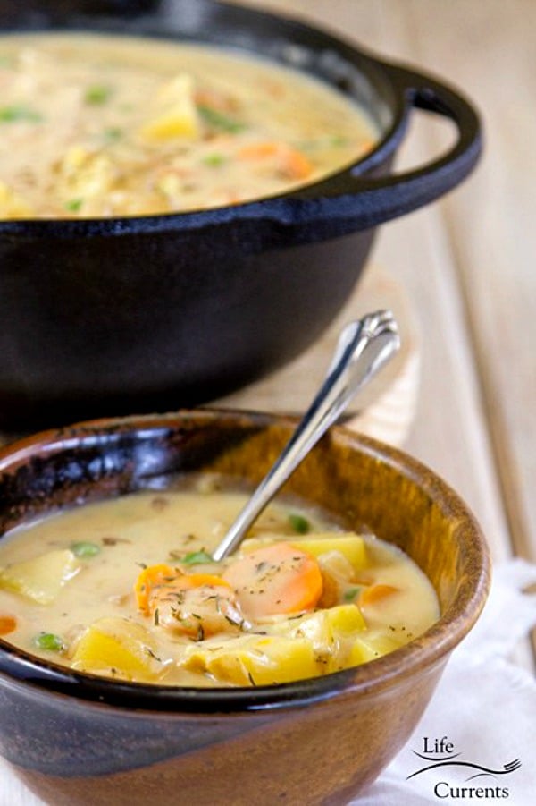 bowl of vegetarian pot pie soup