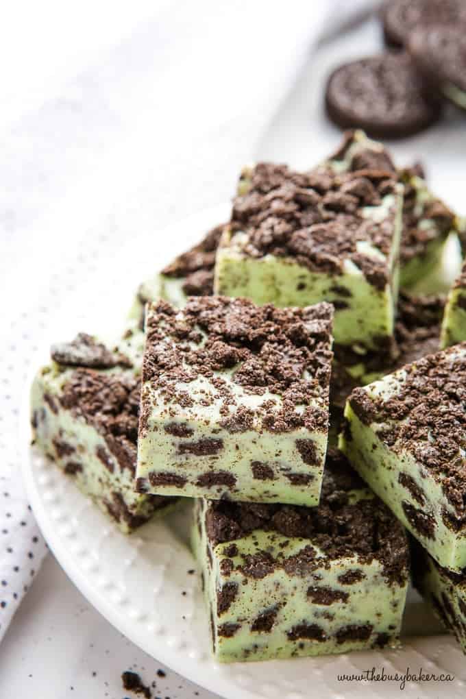 Mint Oreo Fudge (St. Patrick's Day Treat) - The Busy Baker