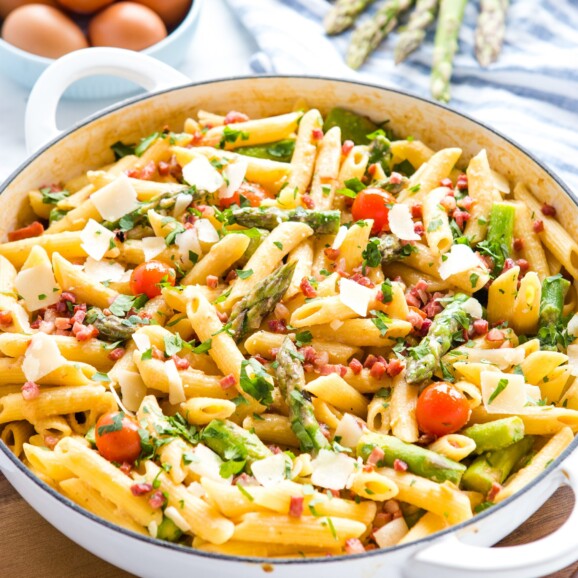 Easy 20-Minute Tomato Asparagus Carbonara Pasta