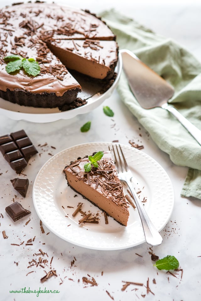 slice of vegan peppermint chocolate tart