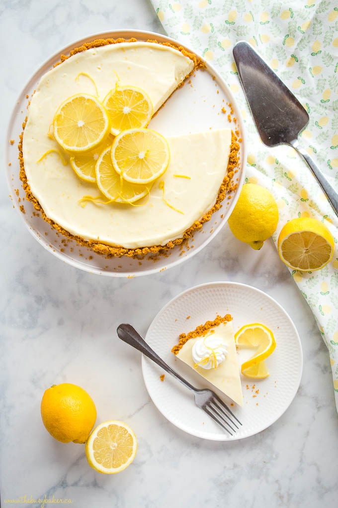 Easy No Bake Lemon Tart with lemon slices