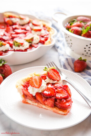 Classic Fresh Strawberry Pie {No Bake} - The Busy Baker