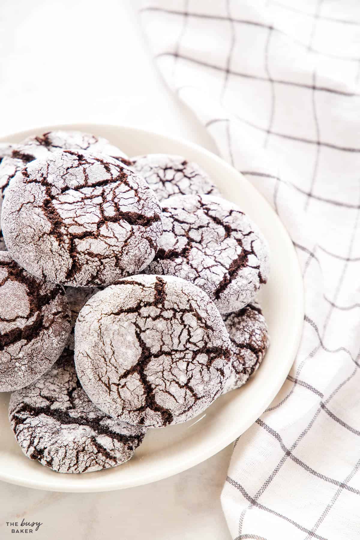 a plate of chocolate crinkle cookies