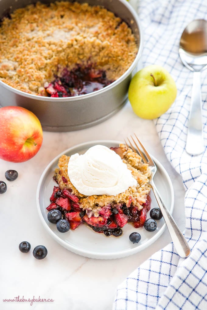 https://thebusybaker.ca/wp-content/uploads/2021/05/instant-pot-apple-berry-crisp-3.jpg