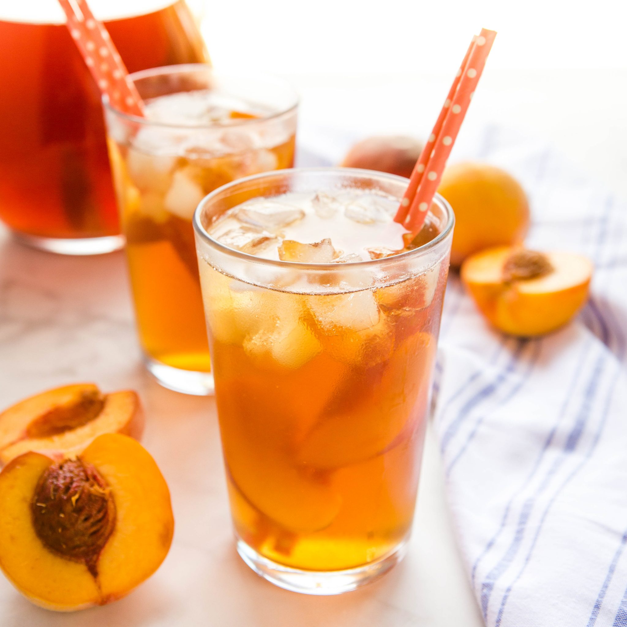 Peach Tea {Homemade Iced Tea with Fresh Peaches} - The Busy Baker