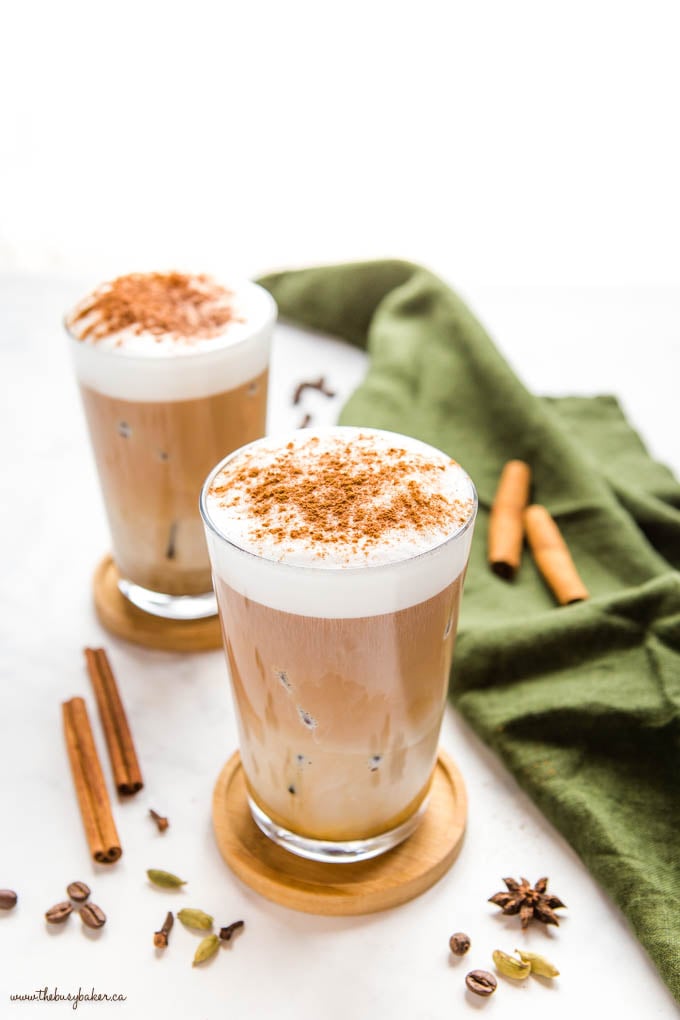 dirty chai latte with white foamed milk and cinnamon spice