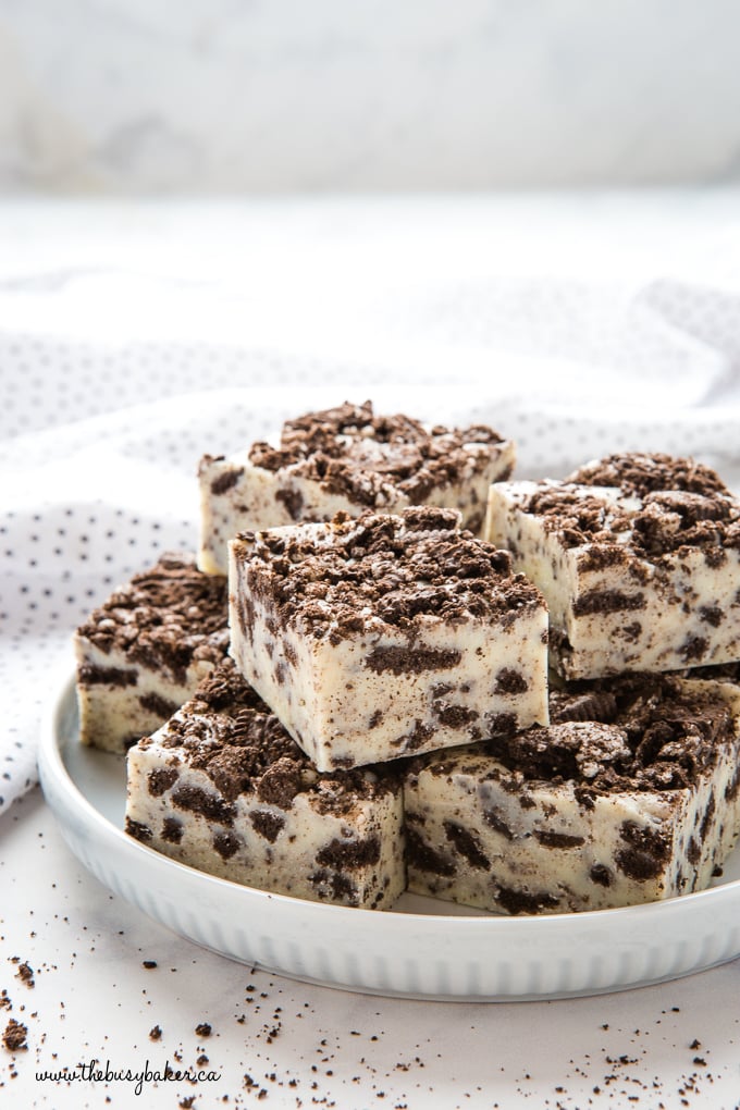 plate of oreo fudge