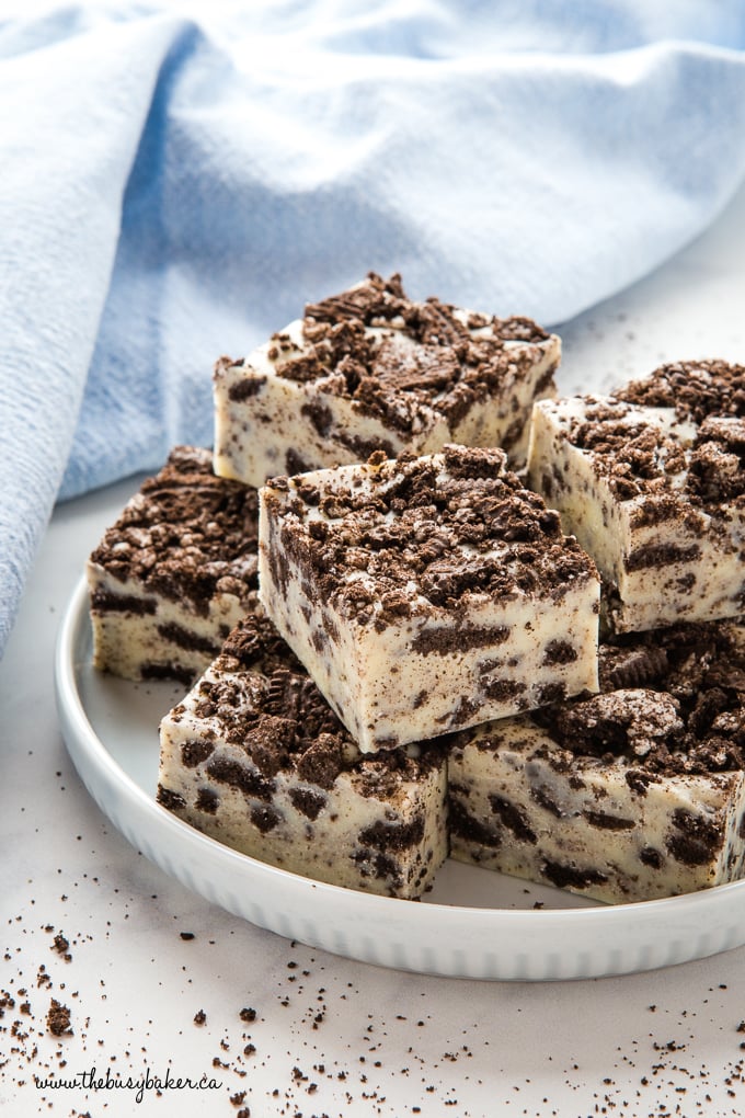 plate of oreo fudge