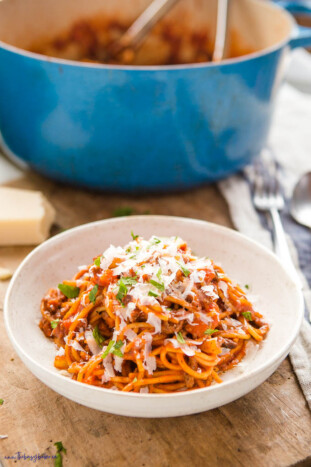 One Pot Spaghetti and Meat Sauce {Easy Meal} - The Busy Baker