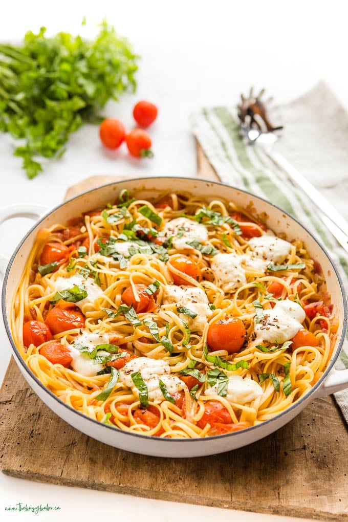 one pot pasta with mozzarella, basil and tomatoes