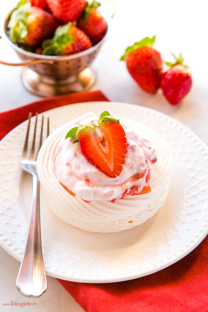 mini pavlova with strawberries and cream