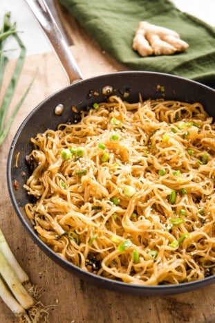 Garlic Noodles (Quick and Easy) - The Busy Baker