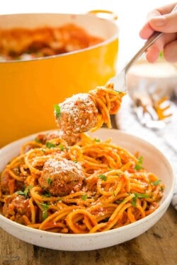 One Pot Spaghetti And Meatballs - The Busy Baker