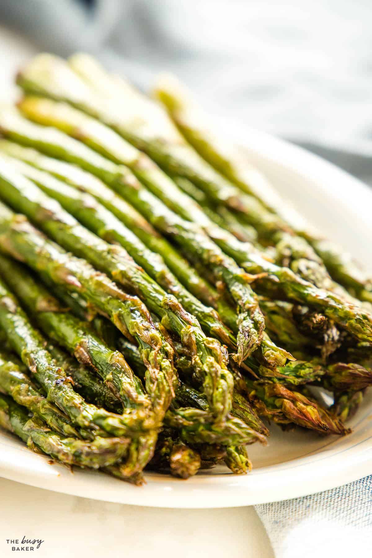 closeup image: asparagus in air fryer