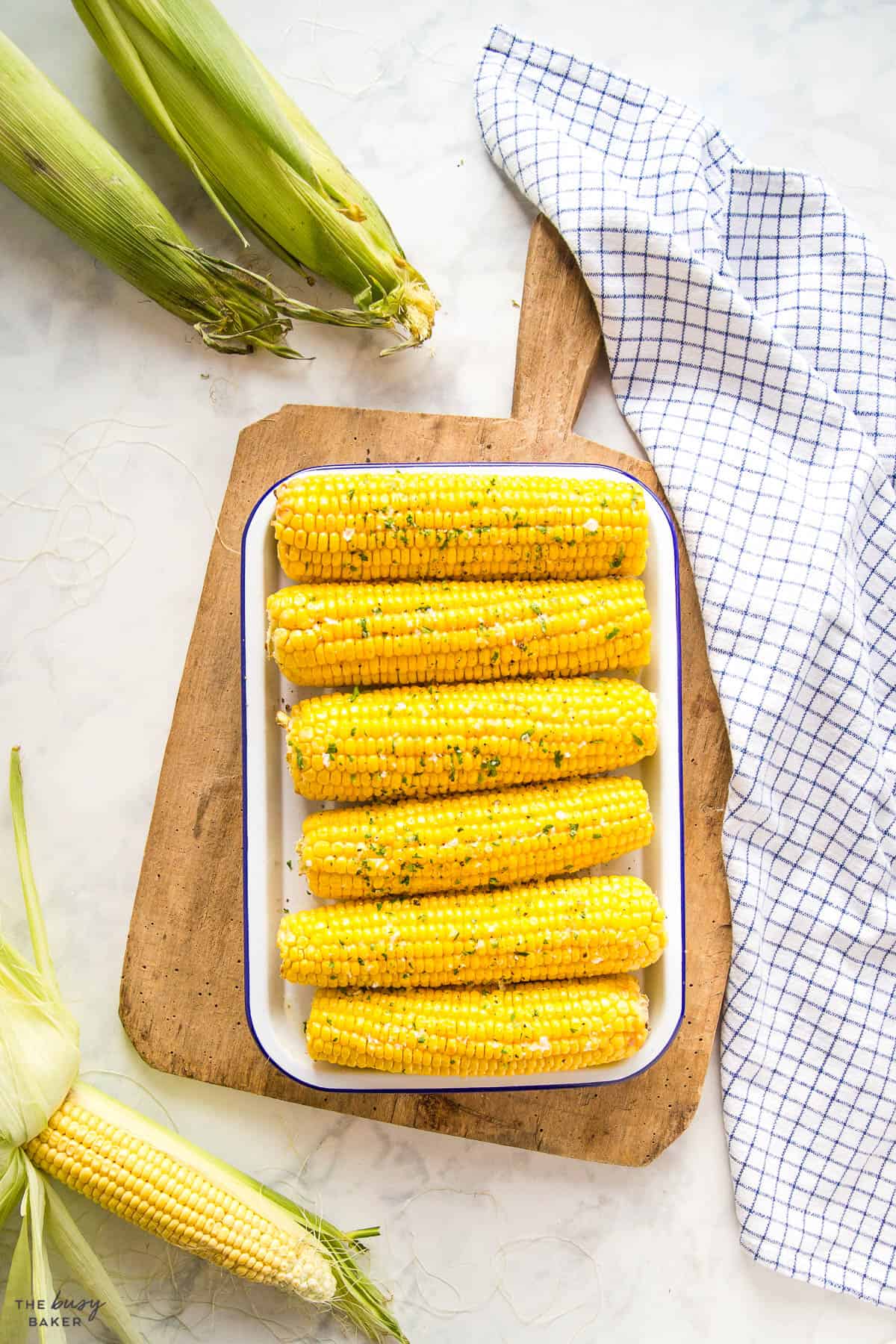 overhead image: platter of corn on the cob