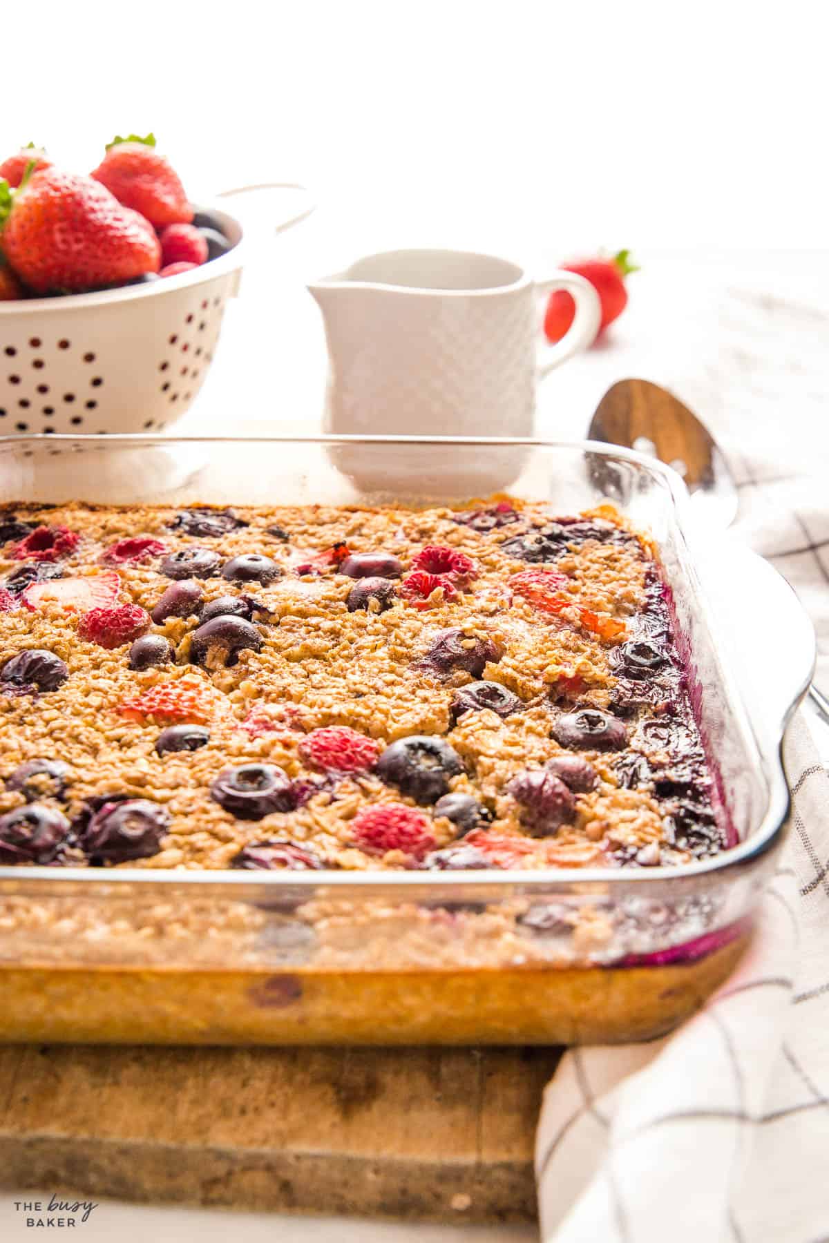 easy breakfast bake with fruit and oats